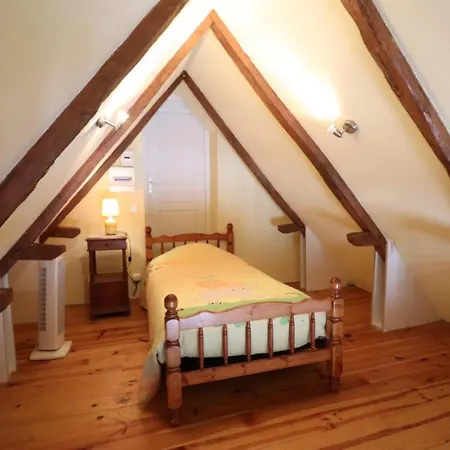 Holiday home Charmante Maison Avec Jardin, 3 Pers, Proche Randonnees Et Sites Touristiques - Fr-1-742-40 Labesserette